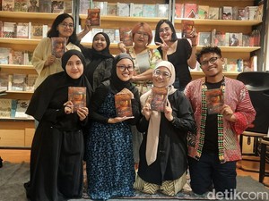 8 Penulis Lintas Genre Kolaborasi di Kedai Kopi dan Rahasia