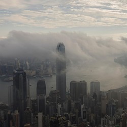 Potret Hong Kong 'Menghilang' Ditelan Kabut Tebal, Warga Panik