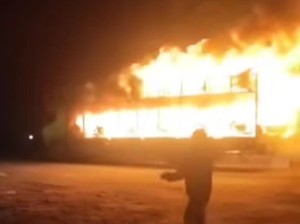 Truk Bawa 46 Motor Terbakar Hebat di Labusel, Melaju 1 Km dengan Kobaran Api