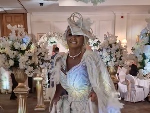 Viral Penampilan Heboh Ibu Pengantin yang Curi Sorotan, Banjir Nyinyiran