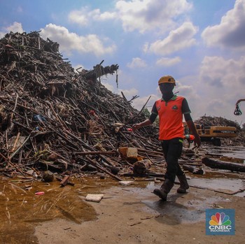 Potret Gunung Sampah 1.500 Ton di Jakarta Selatan