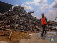 Potret Gunung Sampah 1.500 Ton di Jakarta Selatan