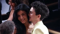 Kylie Jenner Dampingi Timothee Chalamet di Oscar 2025, Terciduk Ciuman