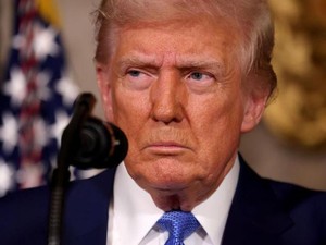 Trump Jual Visa Kartu Emas, Apa Itu?