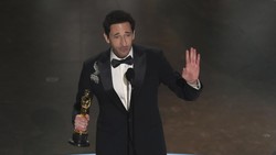 Adrien Brody Lempar Permen Karet Bekas ke Pacar di Oscars, Banjir Hujatan