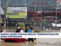 Video: Akses ke Stasiun Bekasi Lumpuh Akibat Banjir