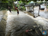 Potret Banjir Rendam Sejumlah Titik Perumahan di Depok