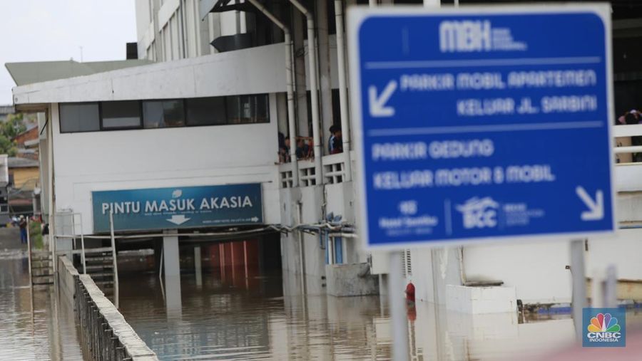 Banjir Kawasan Mall Hypermat Bekasi (CNBC Indonesia/Tias Budiarto)