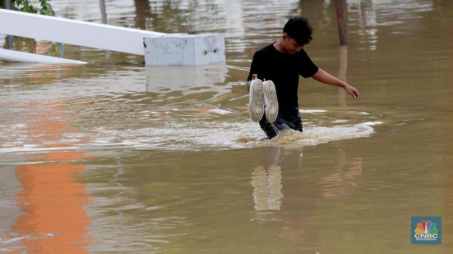 Banjir Kawasan Mall Hypermat Bekasi (CNBC Indonesia/Tias Budiarto)