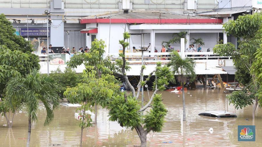 Banjir Kawasan Mall Hypermat Bekasi (CNBC Indonesia/Tias Budiarto)