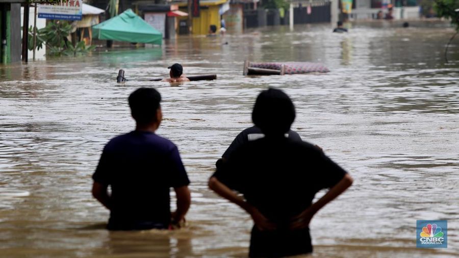 Banjir Kelurahan Sukmajaya, Kecamatan Marga Jaya, Bekasi Selatan, Jawa Barat, Selasa (4/3/2025). (CNBC Indonesia/Tias Budiarto)