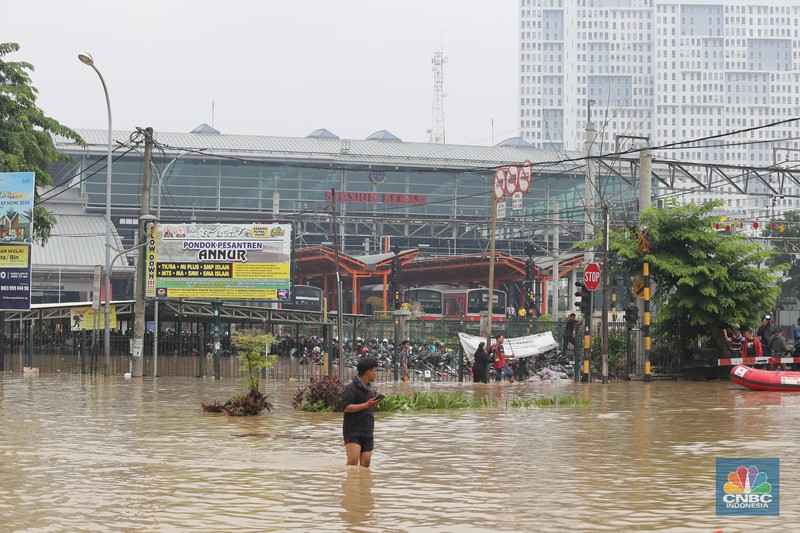 Banjir Stasiun Bekasi. (CNBC Indonesia Tias Budiarto) Banjir Stasiun Bekasi. (CNBC Indonesia Tias Budiarto)