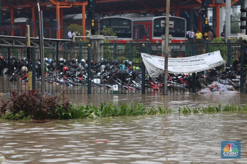 Banjir Stasiun Bekasi. (CNBC Indonesia Tias Budiarto) Banjir Stasiun Bekasi. (CNBC Indonesia Tias Budiarto)