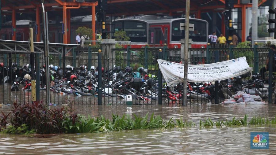 Banjir Stasiun Bekasi. (CNBC Indonesia Tias Budiarto)