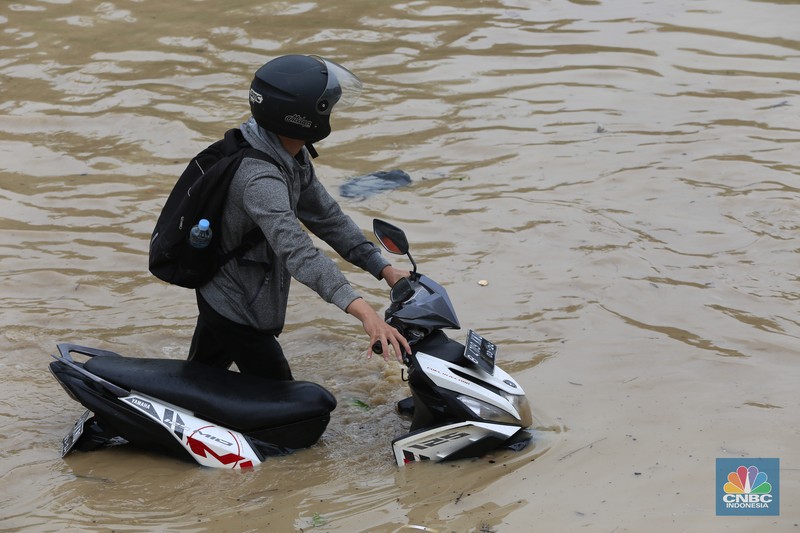 Banjir Stasiun Bekasi. (CNBC Indonesia Tias Budiarto) Banjir Stasiun Bekasi. (CNBC Indonesia Tias Budiarto)