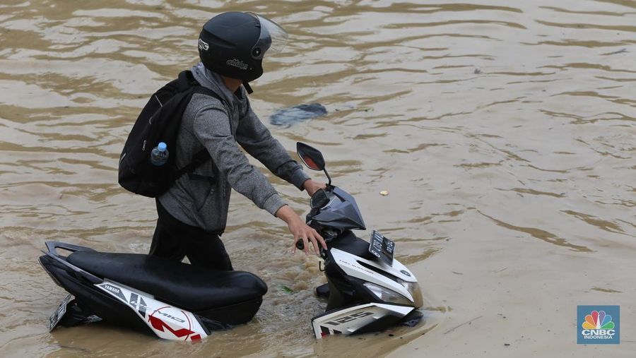 Banjir Stasiun Bekasi. (CNBC Indonesia Tias Budiarto)