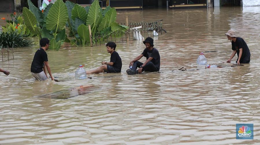 Banjir Stasiun Bekasi. (CNBC Indonesia Tias Budiarto)