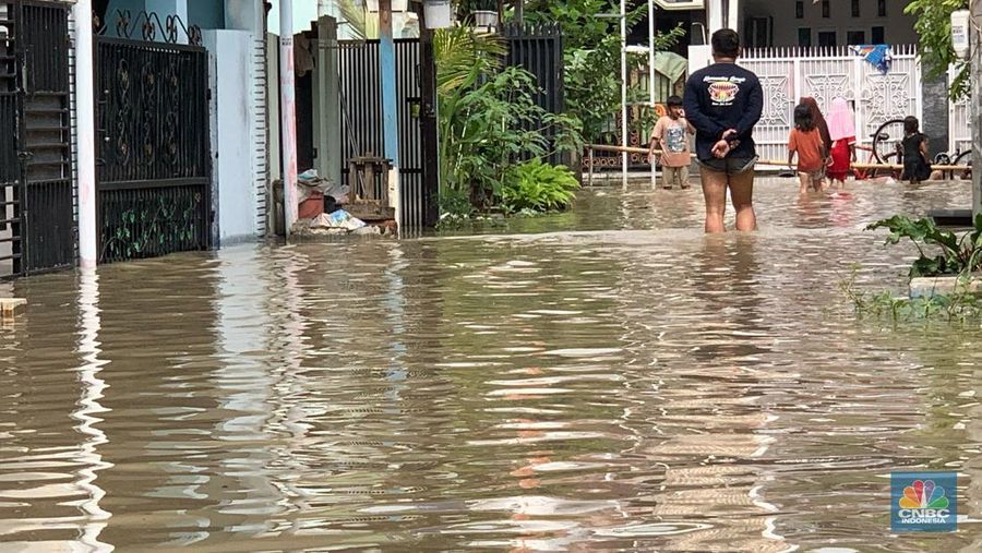 Banjir Terjang Karang Satria Tambun Utara Bekasi. (CNBC Indonesia/Susi Setiawati)