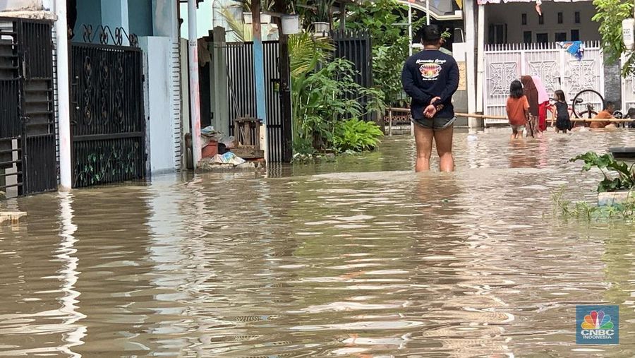 Banjir Terjang Karang Satria Tambun Utara Bekasi. (CNBC Indonesia/Susi Setiawati)