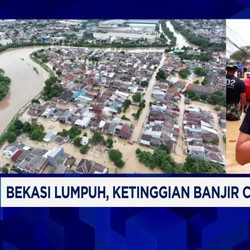 Video: Bekasi Lumpuh, Ketinggian Banjir Capai Atap Rumah