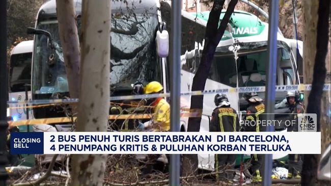 2 Bus Penuh Turis Bertabrakan di Barcelona