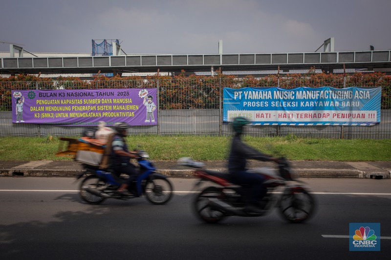 Gedung PT Yamaha Music Manufacturing Asia (YMMA), Kawasan Industri MM2100, Cikarang Barat, Kabupaten Bekasi, Jawa Barat, Selasa (4/3/2025). (CNBC Indonesia/Faisal Rahman)