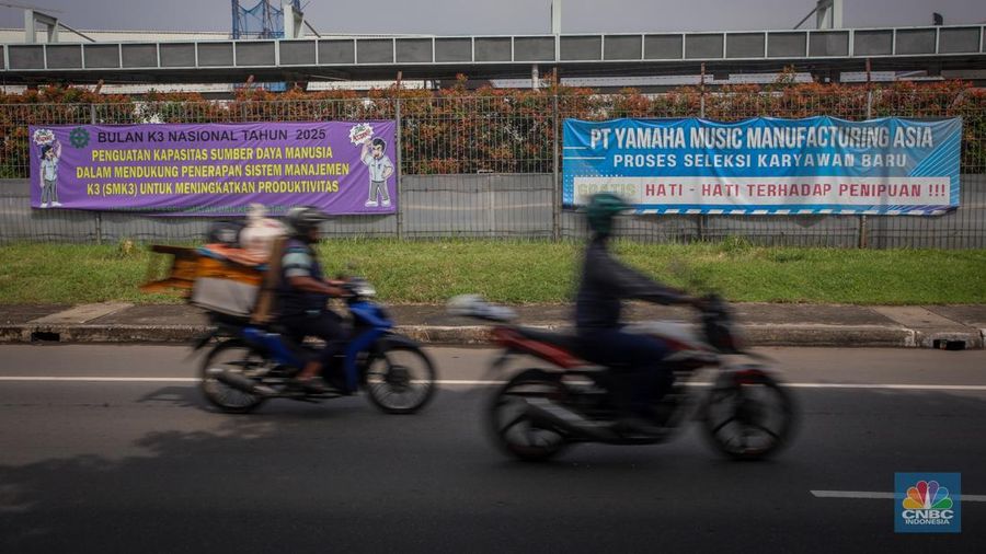 Gedung PT Yamaha Music Manufacturing Asia (YMMA), Kawasan Industri MM2100, Cikarang Barat, Kabupaten Bekasi, Jawa Barat, Selasa (4/3/2025). (CNBC Indonesia/Faisal Rahman)