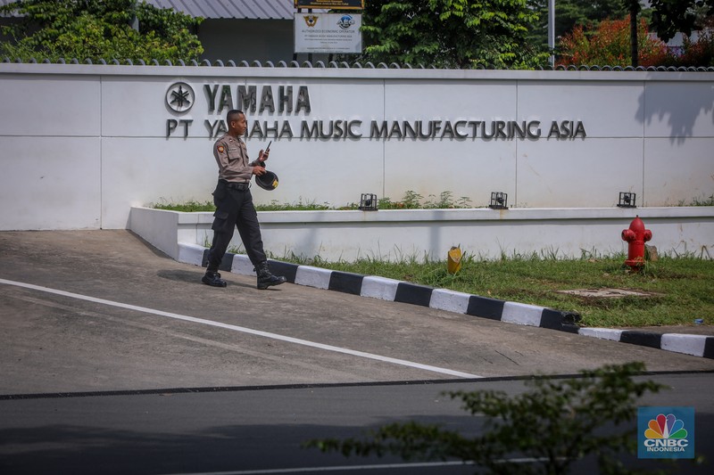 Gedung PT Yamaha Music Manufacturing Asia (YMMA), Kawasan Industri MM2100, Cikarang Barat, Kabupaten Bekasi, Jawa Barat, Selasa (4/3/2025). (CNBC Indonesia/Faisal Rahman)