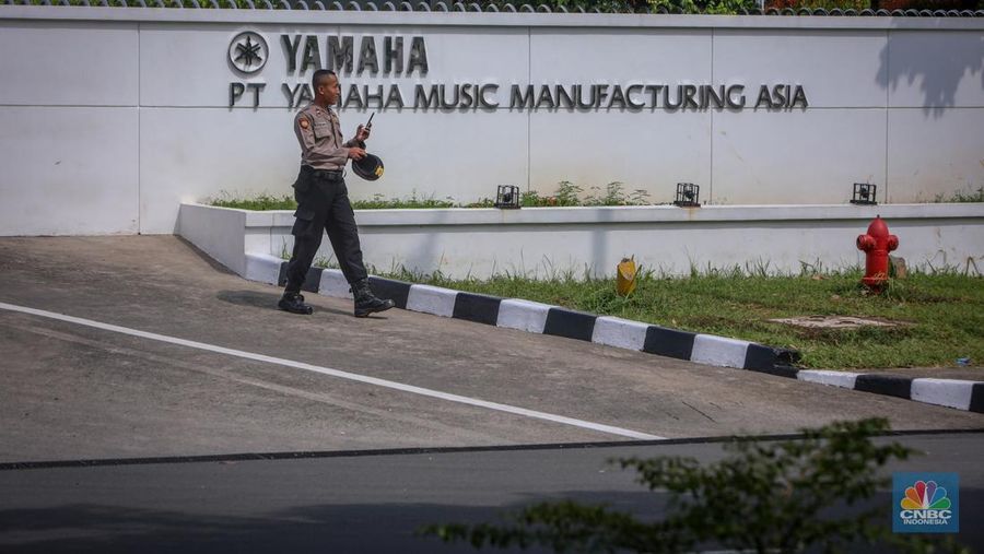 Gedung PT Yamaha Music Manufacturing Asia (YMMA), Kawasan Industri MM2100, Cikarang Barat, Kabupaten Bekasi, Jawa Barat, Selasa (4/3/2025). (CNBC Indonesia/Faisal Rahman)