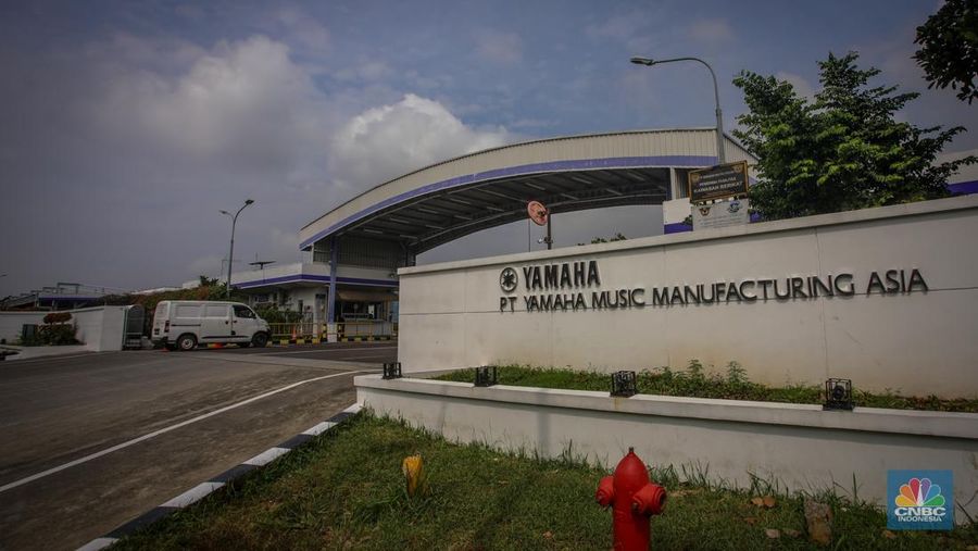 Gedung PT Yamaha Music Manufacturing Asia (YMMA), Kawasan Industri MM2100, Cikarang Barat, Kabupaten Bekasi, Jawa Barat, Selasa (4/3/2025). (CNBC Indonesia/Faisal Rahman)