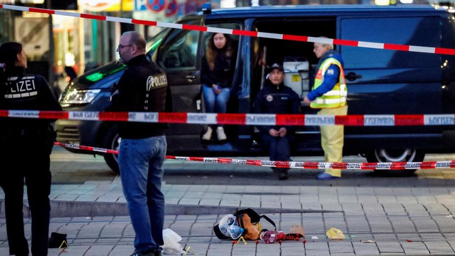 Mobil tabrak kerumunan warga di Jerman. REUTERS/Heiko Becker