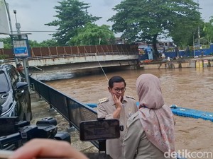 Jakarta Banjir, Gubernur Pramono Anung Cek Pintu Air Manggarai