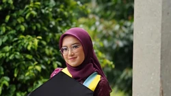Cerita Hayya Lulus S1 Usia 20 Tahun & Jadi Wisudawan Termuda UGM, Apa Rahasianya?