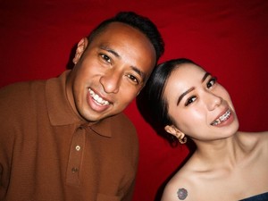 Gombal Versi Cewek dari Jentik Manis Lewat Lagu Ngemil