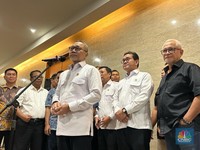 Zulhas Minta Produsen Daging-Telur Ayam Naikkan Produksi, Harga Aman?