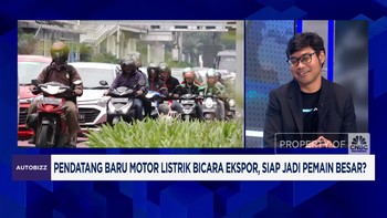 Video: Saat Banjir, Lebih Aman Motor Listrik Atau Motor BBM?