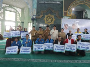 Dukung Pendidikan, Pemkot Tangerang Salurkan Beasiswa ke 312 Mahasiswa