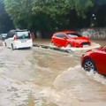 Jangan Panik! Ini 7 Penanganan Mobil Terendam Banjir Agar Tak Boncos