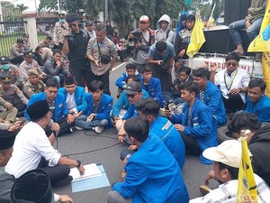 Paripurna Sertijab Wali Kota Tasikmalaya Diwarnai Demo Mahasiswa