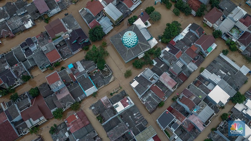 Warga melintasi banjir yang melanda Perumahan Villa Nusa Indah 1, Kecamatan Gunung Putri, Kabupaten Bogor, Jawa Barat, Selasa (4/3/2025). Warga melintasi banjir yang melanda Perumahan Villa Nusa Indah 1, Kecamatan Gunung Putri, Kabupaten Bogor, Jawa Barat, Selasa (4/3/2025). (²©²ÊÍøÕ¾/Faisal Rahman)