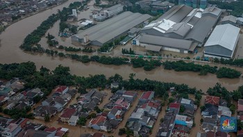 Waspada! Bekasi Kebanjiran, Perang Dagang Buat Pasar Global Kebakaran