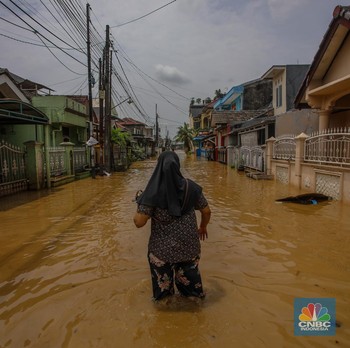 Perumahan di Bekasi Ini Dikepung Banjir, Perahu Karet Dikerahkan