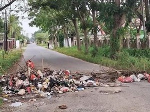 Warga Keluhkan Sampah Menumpuk-Tutup Jalan RSUD Ainun Habibie Gorontalo