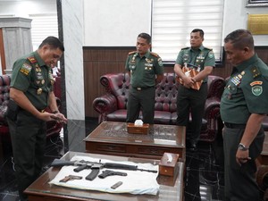 Warga Aceh Selatan Serahkan 4 Senjata Api Sisa Konflik ke TNI