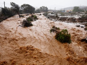 Bandara Banjir, Penerbangan dari dan ke Pulau Ini Terganggu