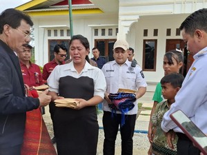 Dapat Santunan, Tangis Istri Sopir Truk Maut di Pelalawan Pecah
