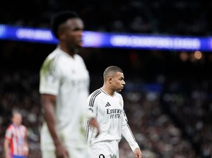Adebayor Ingatkan Ada Bom Waktu di Real Madrid