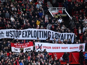 Fans MU Demo saat Lawan Arsenal, Ini Kata Amorim