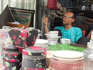 Cerita Kesetiaan dari Penjual Barang Bekas di Taman Kebumen Cirebon
