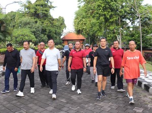 Bayar Kaul, Warga Karangasem dan Buleleng Jalan Kaki Puluhan Kilometer